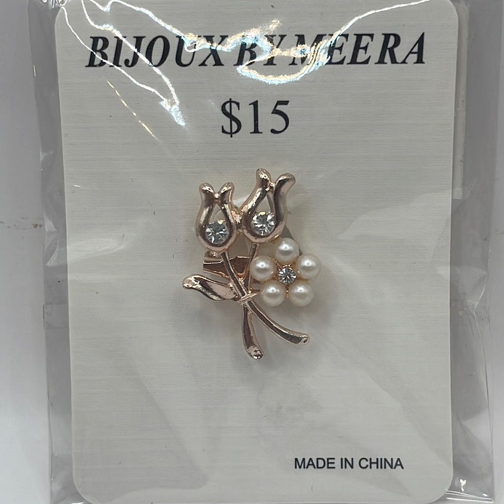 NWT- Bijoux By Meera Flower with pearl and rhinestones Brooch